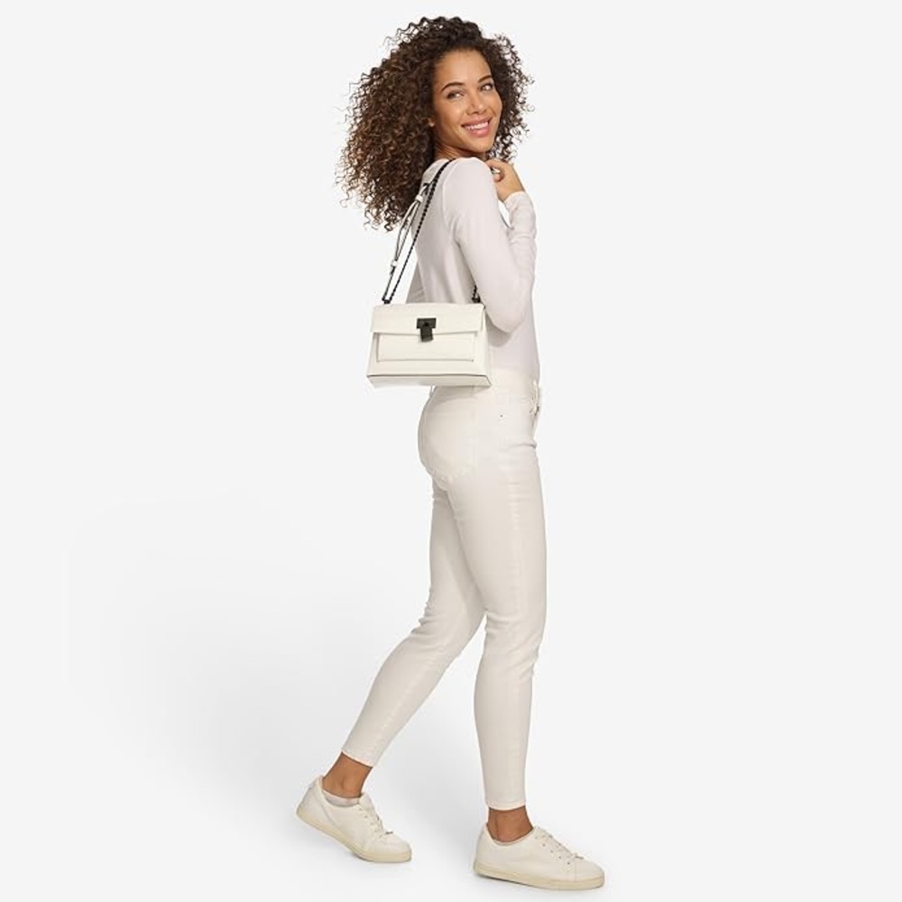 White DKNY bag with black strap EVIE FLAP SHOULDER
R41 EDC63 - Picture 3 of 8